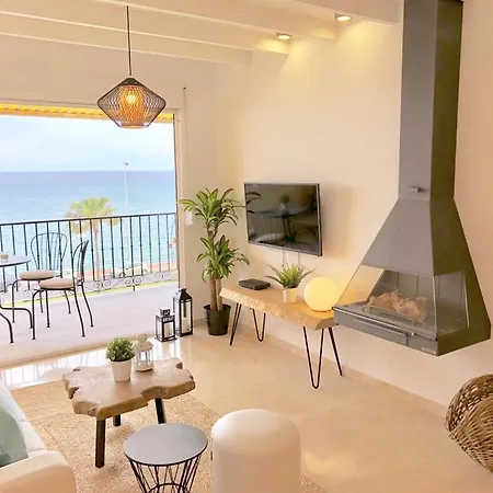 Atico-duplex 1ª Linea De Playa Con Jacuzzi. 6 Pax