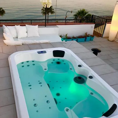 Atico-duplex 1ª Linea De Playa Con Jacuzzi. 6 Pax * Benalmadena