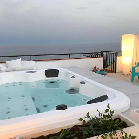Atico-duplex 1ª Linea De Playa Con Jacuzzi. 6 Pax Benalmadena