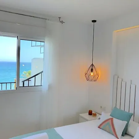 Atico-duplex 1ª Linea De Playa Con Jacuzzi. 6 Pax